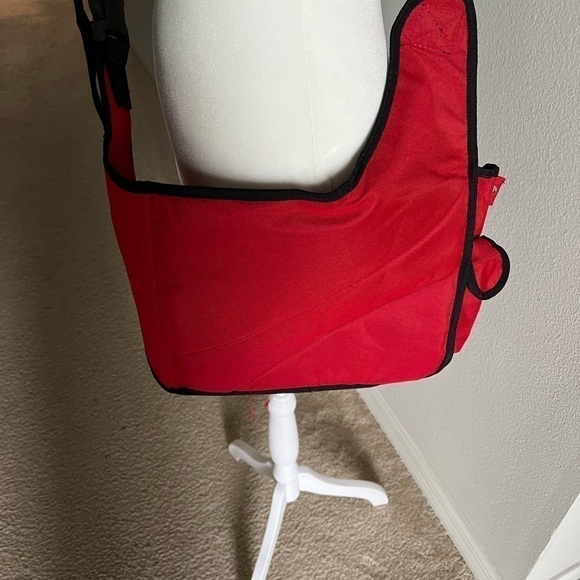 AMERICAN UNI: NEW Red Messenger Bag With Compartments and Key Ring purse. Size M - Picture 7 of 13